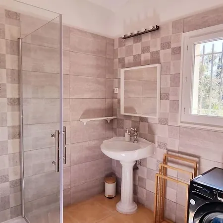 Familiale Surequipee 16p Piscine Babyfoot Billard Boulodrome *