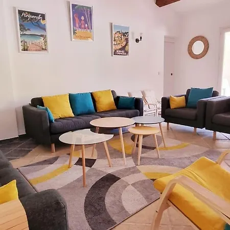 Familiale Surequipee 16p Piscine Babyfoot Billard Boulodrome