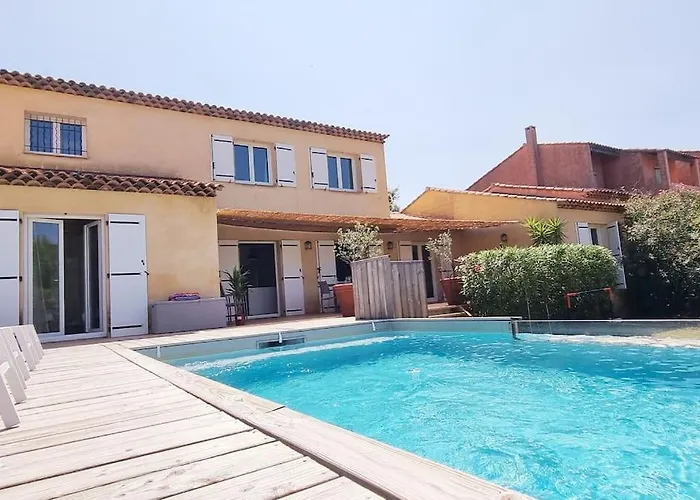 Familiale Surequipee 16p Piscine Babyfoot Billard Boulodrome