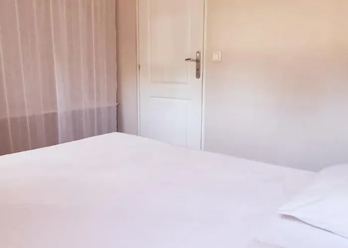 Familiale Surequipee 16p Piscine Babyfoot Billard Boulodrome Vakantiehuis