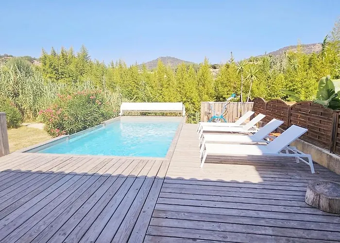 Familiale Surequipee 16p Piscine Babyfoot Billard Boulodrome *