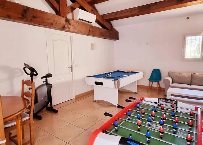 Familiale Surequipee 16p Piscine Babyfoot Billard Boulodrome *