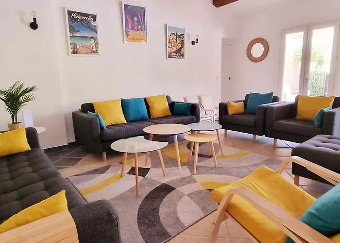 Familiale Surequipee 16p Piscine Babyfoot Billard Boulodrome