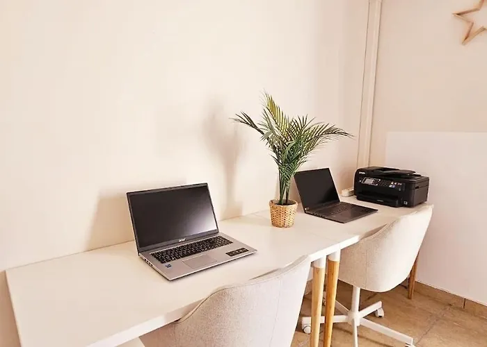 Familiale Surequipee 16p Piscine Babyfoot Billard Boulodrome *