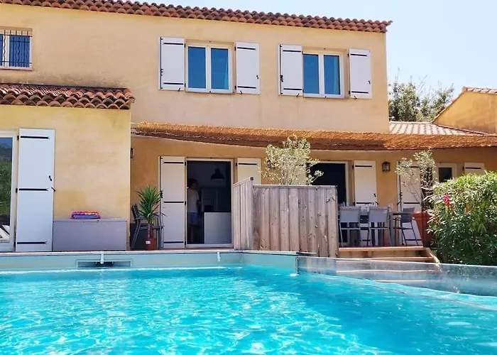 Familiale Surequipee 16p Piscine Babyfoot Billard Boulodrome Vakantiehuis