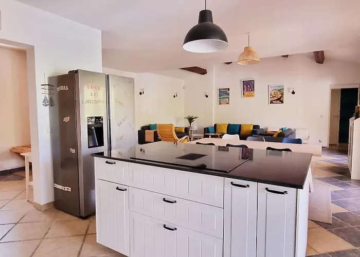 Familiale Surequipee 16p Piscine Babyfoot Billard Boulodrome Vakantiehuis *