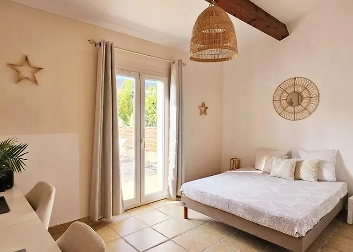 Vakantiehuis Familiale Surequipee 16p Piscine Babyfoot Billard Boulodrome Le Lavandou