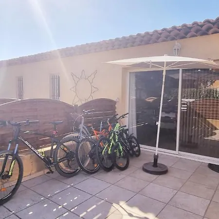 Familiale Surequipee 16p Piscine Babyfoot Billard Boulodrome Nyaraló