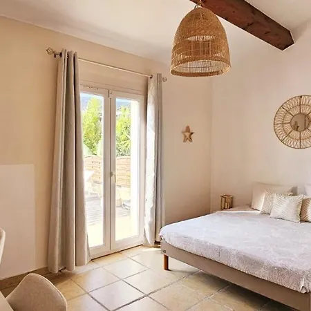 Casa vacanze Familiale Surequipée 16p Piscine Babyfoot Billard Boulodrome Le Lavandou