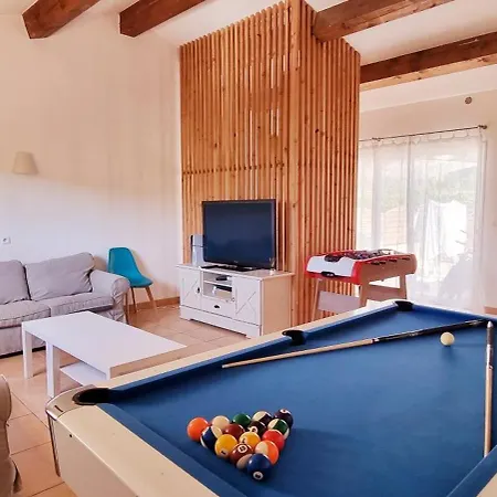 Familiale Surequipee 16p Piscine Babyfoot Billard Boulodrome Ле-Лаванду