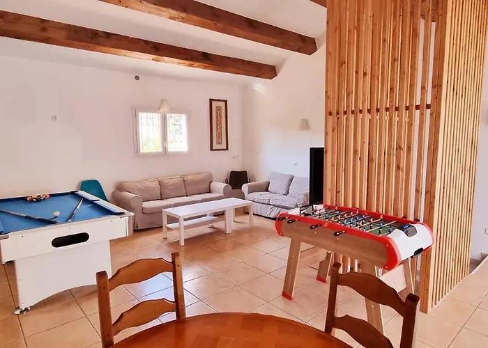 Familiale Surequipee 16p Piscine Babyfoot Billard Boulodrome Semesterbostad