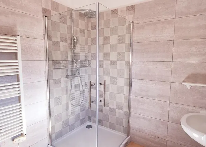 Familiale Surequipee 16p Piscine Babyfoot Billard Boulodrome * Le Lavandou