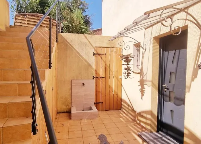 Familiale Surequipee 16p Piscine Babyfoot Billard Boulodrome *