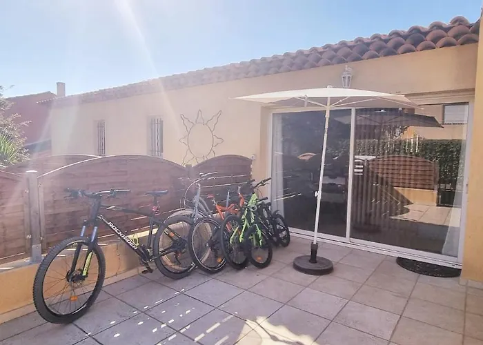 Familiale Surequipee 16p Piscine Babyfoot Billard Boulodrome Nyaraló