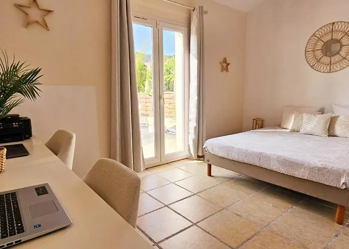 Semesterbostad Familiale Surequipee 16p Piscine Babyfoot Billard Boulodrome Le Lavandou