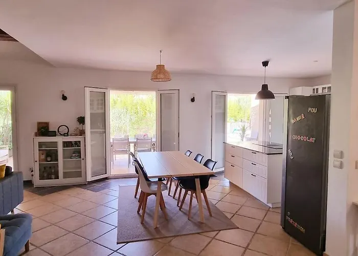 Familiale Surequipee 16p Piscine Babyfoot Billard Boulodrome Le Lavandou