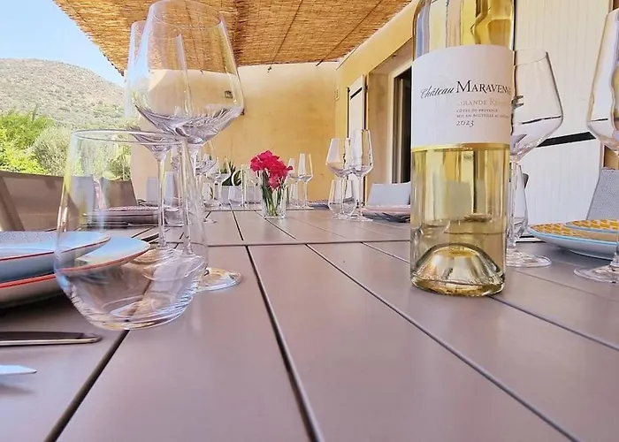 Familiale Surequipee 16p Piscine Babyfoot Billard Boulodrome