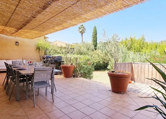 Familiale Surequipee 16p Piscine Babyfoot Billard Boulodrome Semesterbostad *