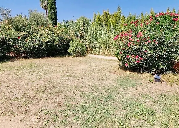 Familiale Surequipee 16p Piscine Babyfoot Billard Boulodrome Nyaraló Le Lavandou