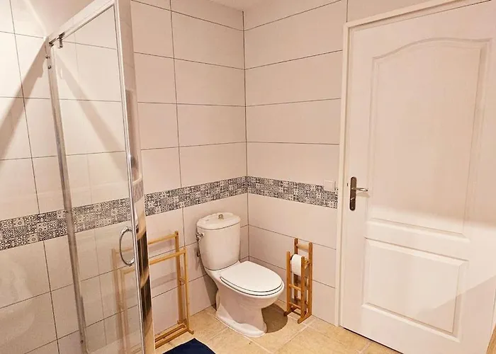 Familiale Surequipee 16p Piscine Babyfoot Billard Boulodrome