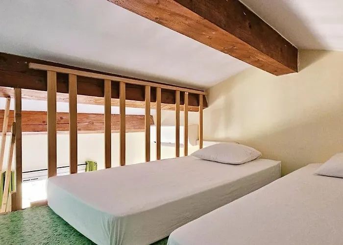 Familiale Surequipee 16p Piscine Babyfoot Billard Boulodrome Nyaraló