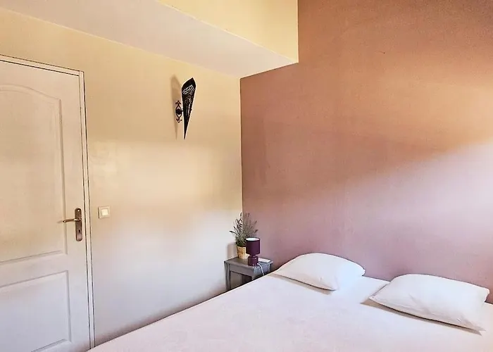 Familiale Surequipee 16p Piscine Babyfoot Billard Boulodrome Nyaraló *