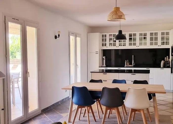 Familiale Surequipee 16p Piscine Babyfoot Billard Boulodrome Nyaraló *