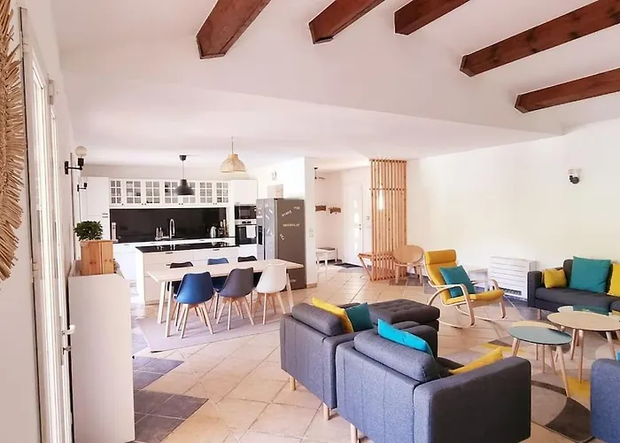 Familiale Surequipee 16p Piscine Babyfoot Billard Boulodrome * Le Lavandou