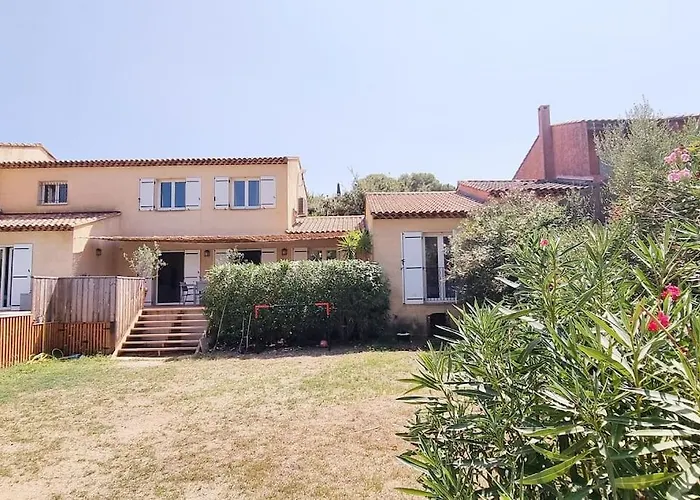 Familiale Surequipee 16p Piscine Babyfoot Billard Boulodrome Nyaraló Le Lavandou